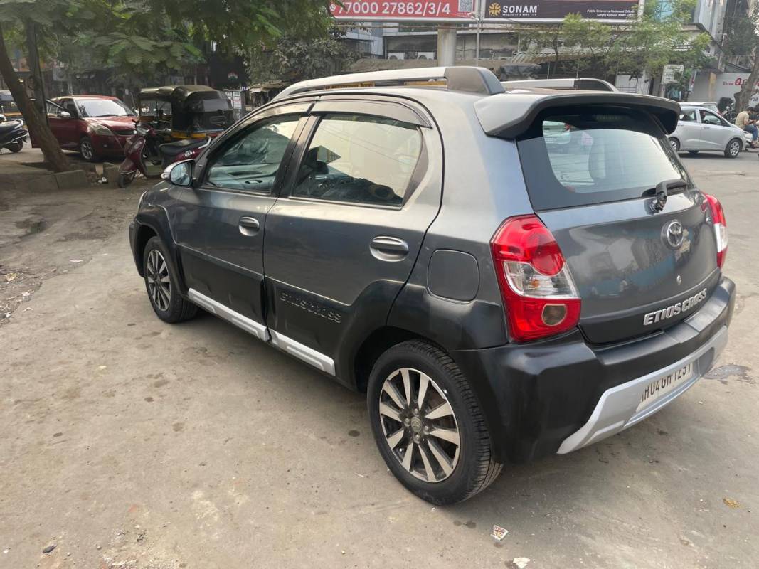 Exterior Diagnoal Left Back