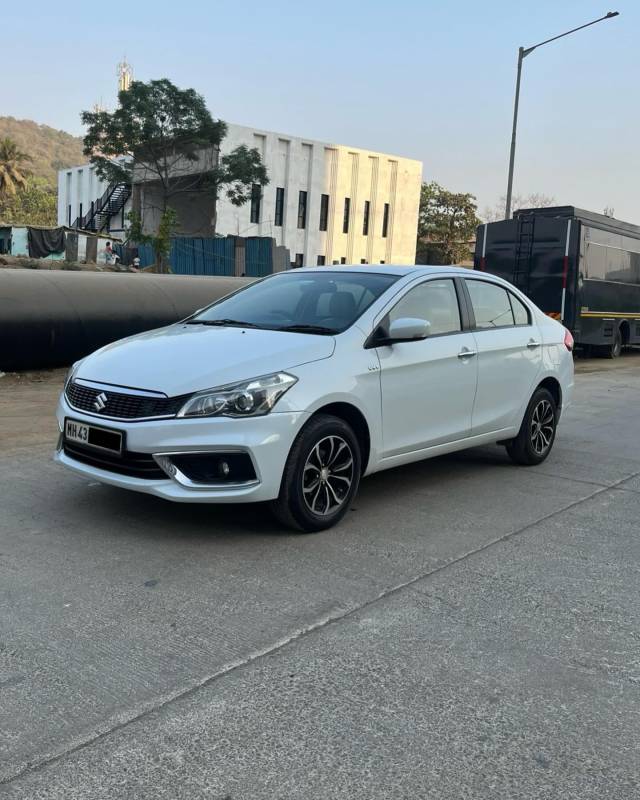 Exterior Diagnoal Left Front