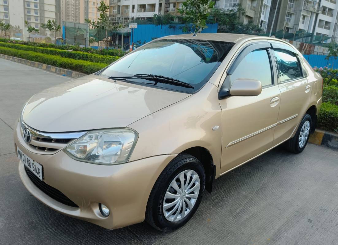 Exterior Diagnoal Left Front