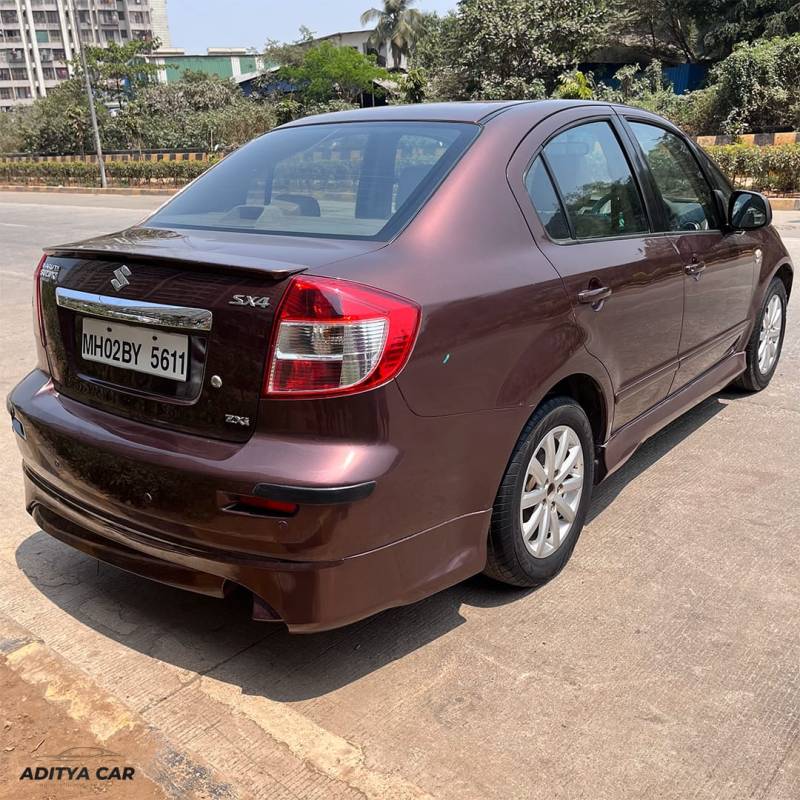 Exterior Diagnoal Right Back