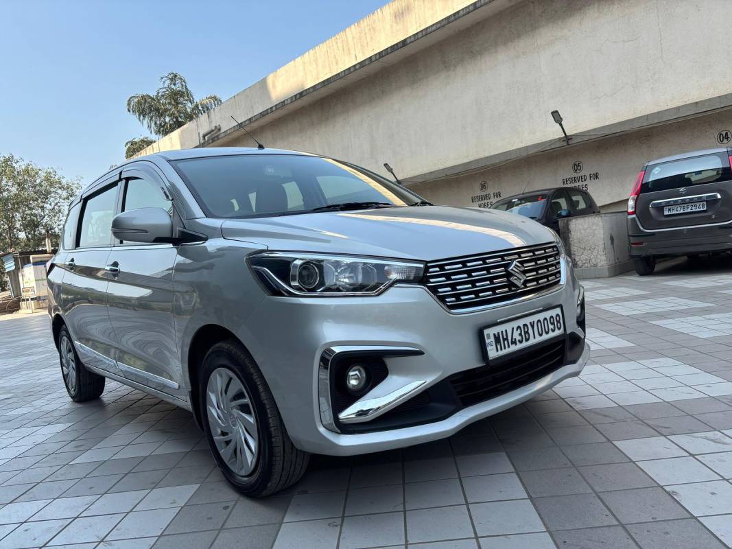 Exterior Diagnoal Right Front