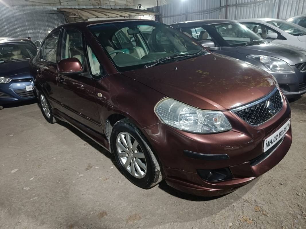 Exterior Diagnoal Right Front